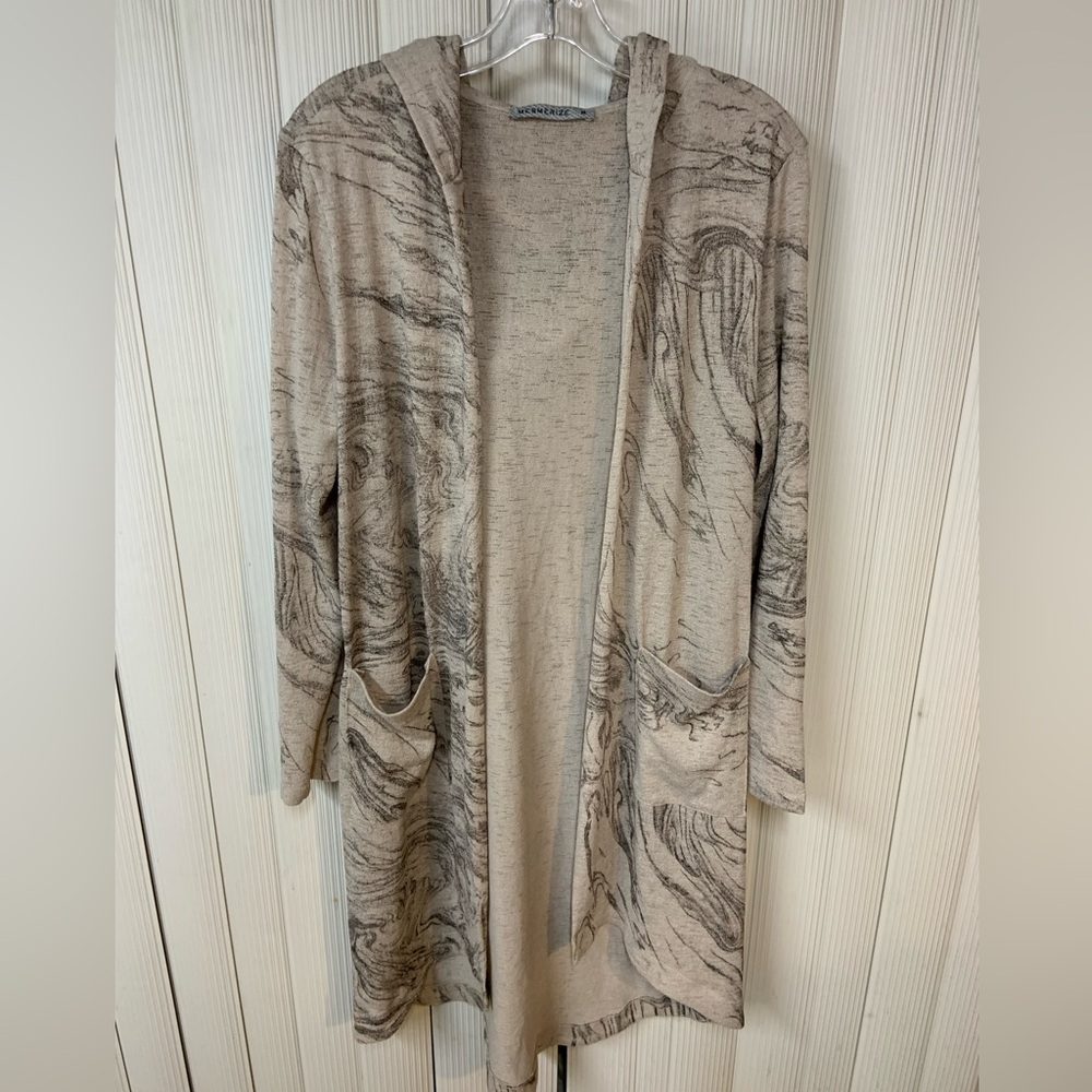 Mesmerize size medium, long hooded knit sweater
Beige swirls